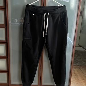 Figs scrub pants. Zamora joggers. Medium